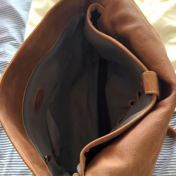 Roots Genuine Leather Messenger Bag - Picture 10 of 13